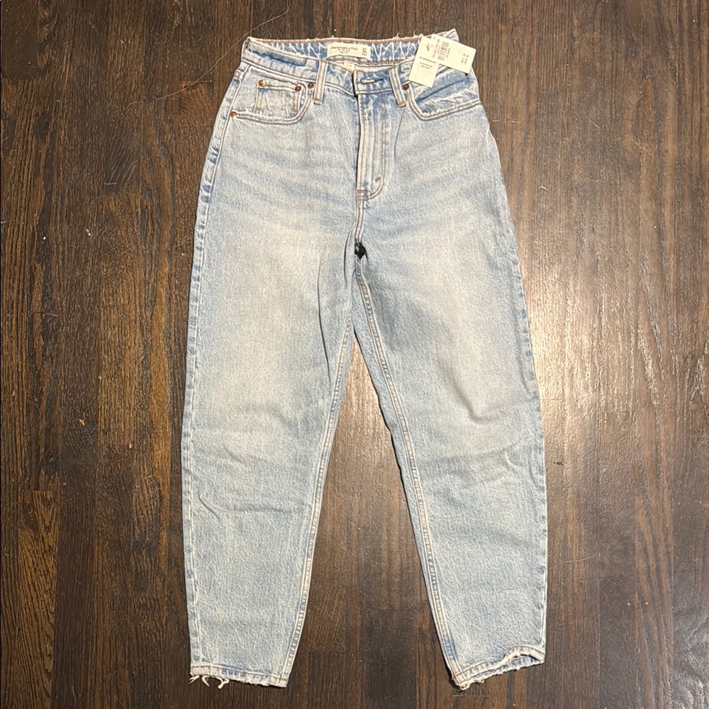 Abercrombie & Fitch Curve Love 80s Mom High-Rise